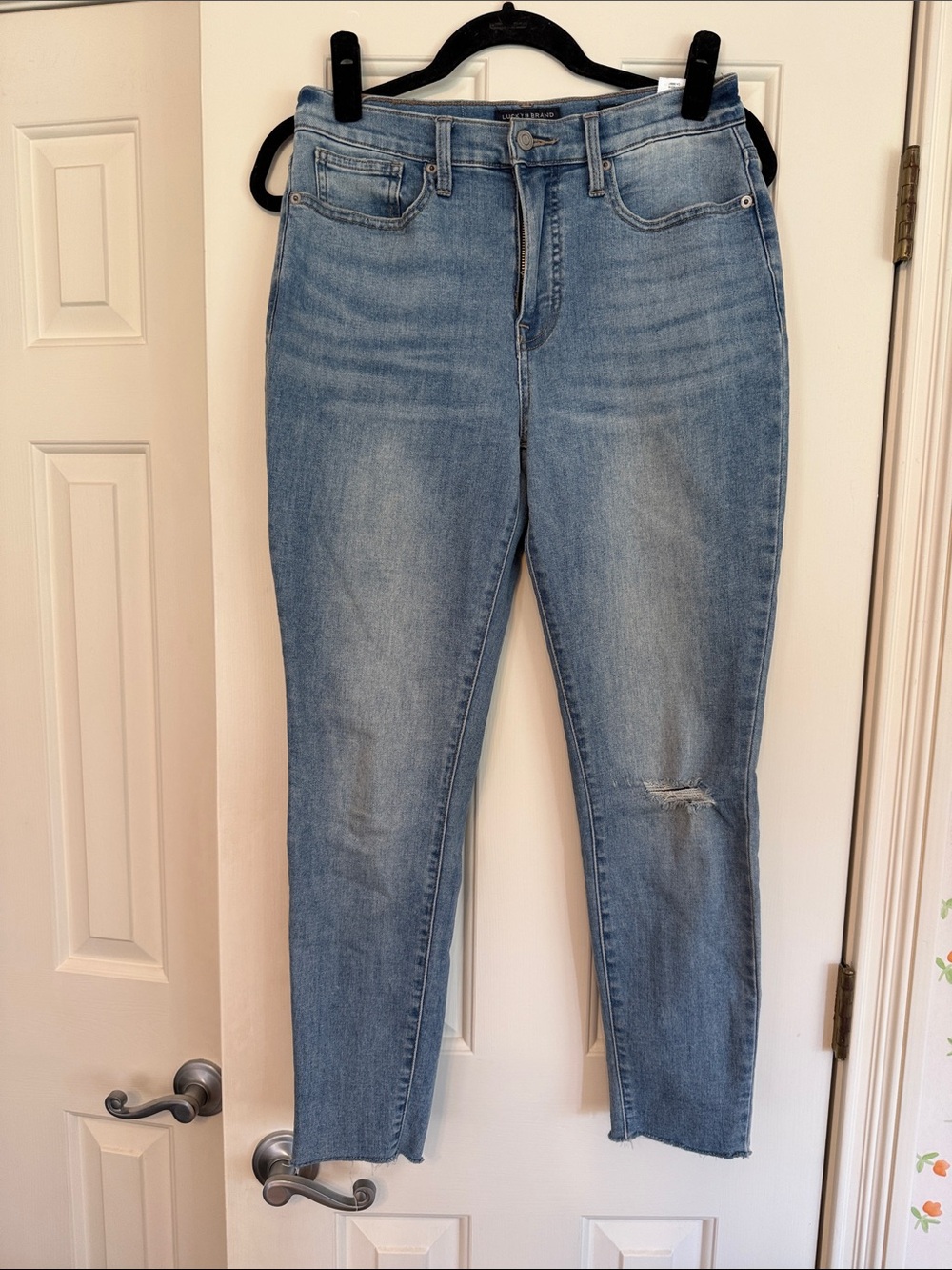 Lucky Brand Light Blue Ankle Skinny Jeans with Knee Distress